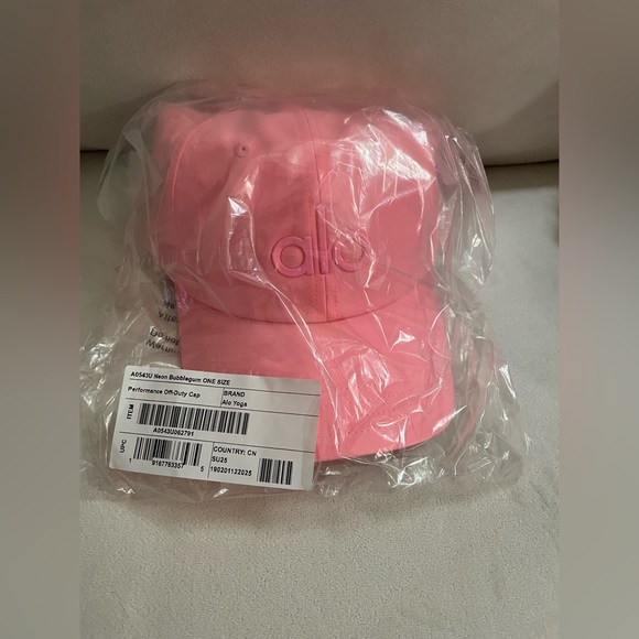 Alo NWT Performance Off Duty Neon Bubblegum Pink Baseball Cap